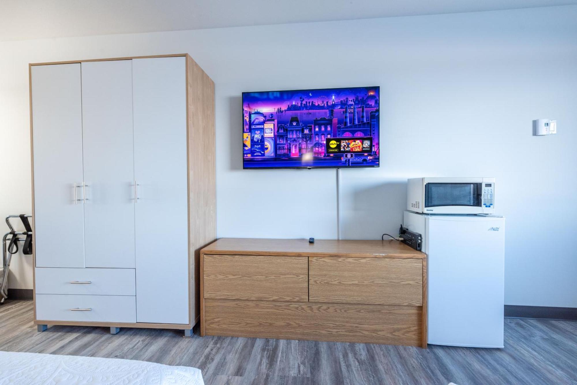 Blue Horse Motel Beiseker Экстерьер фото