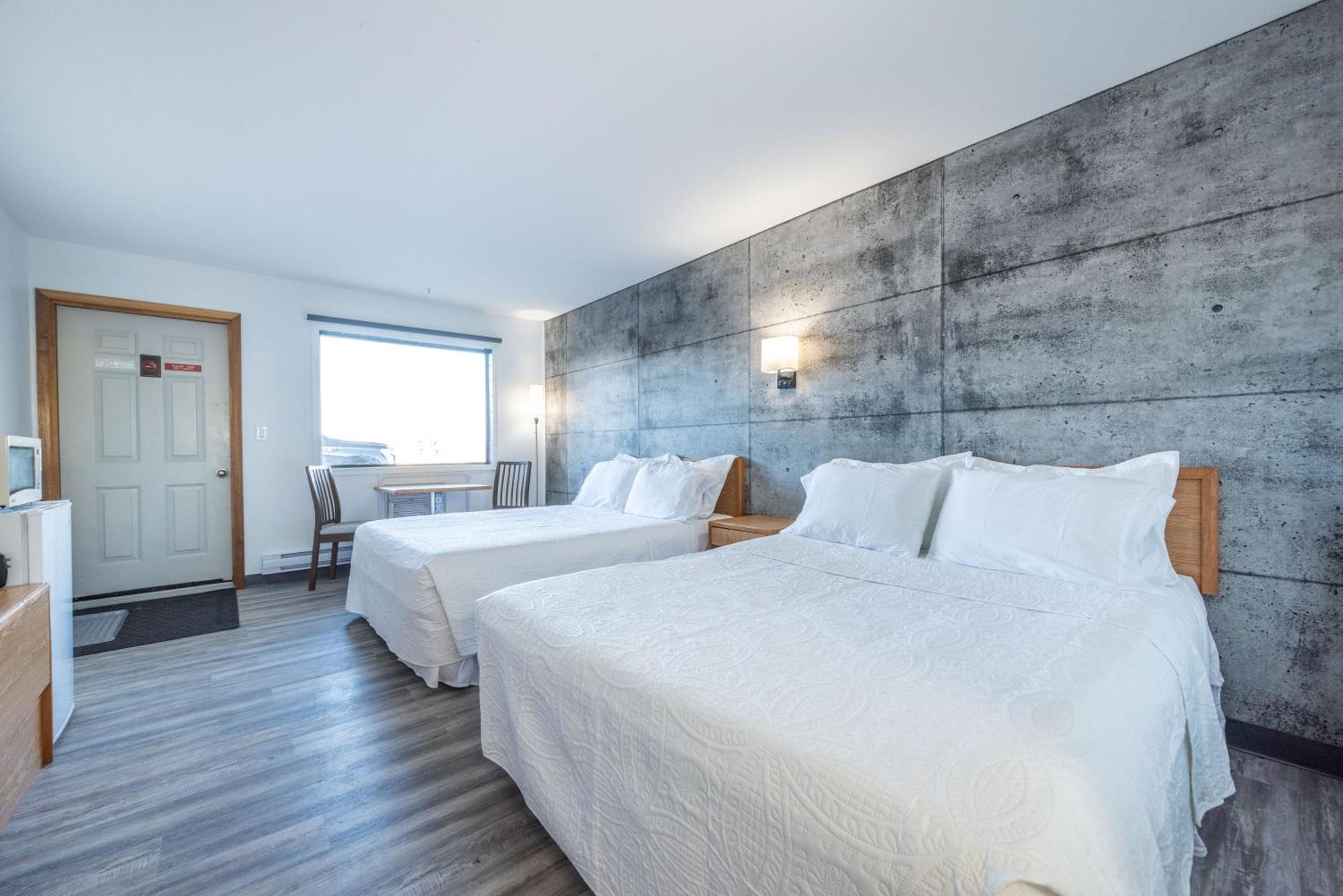 Blue Horse Motel Beiseker Экстерьер фото