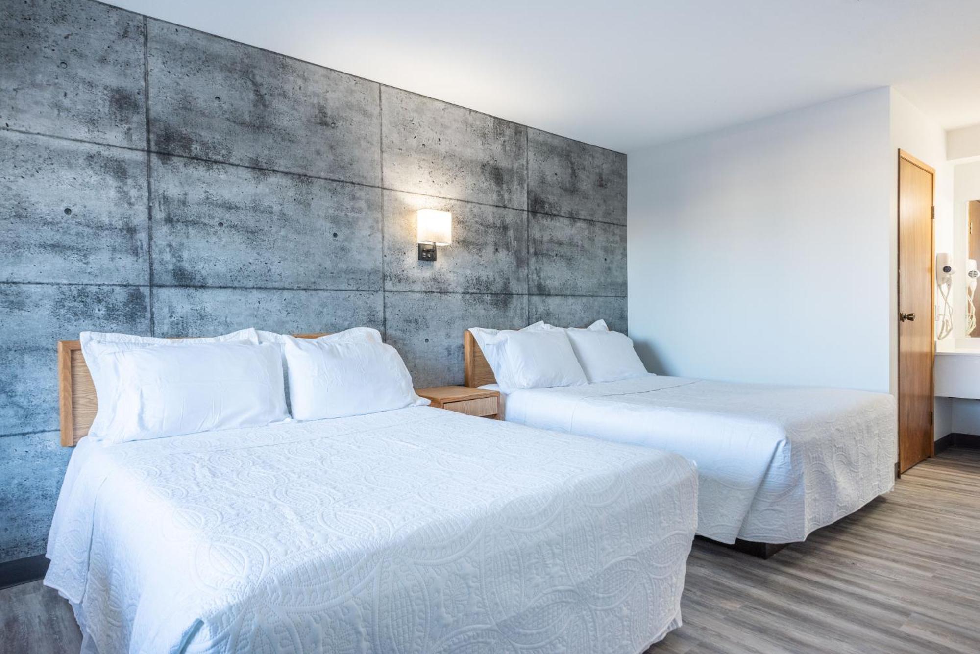 Blue Horse Motel Beiseker Экстерьер фото